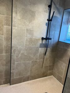 Wet room walk-in shower