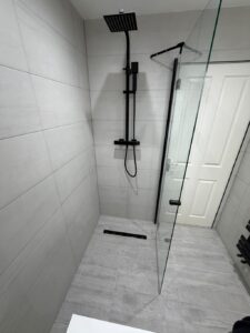 Wet room walk-in shower