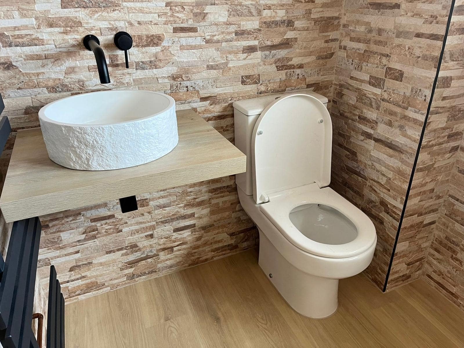 Modern bathroom